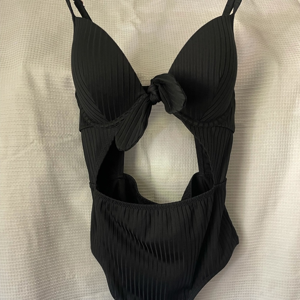 Push up key hole front tie one piece